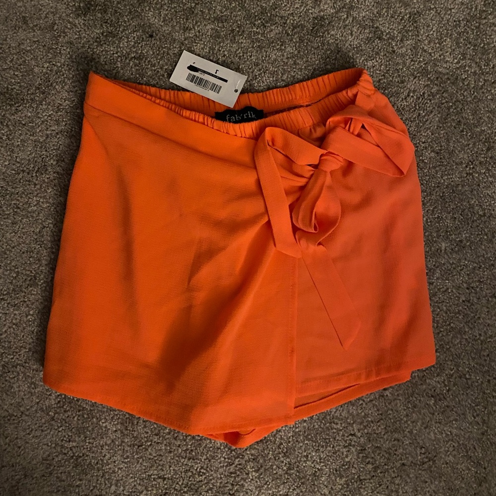 NWT Fabrik skirt/shorts size S